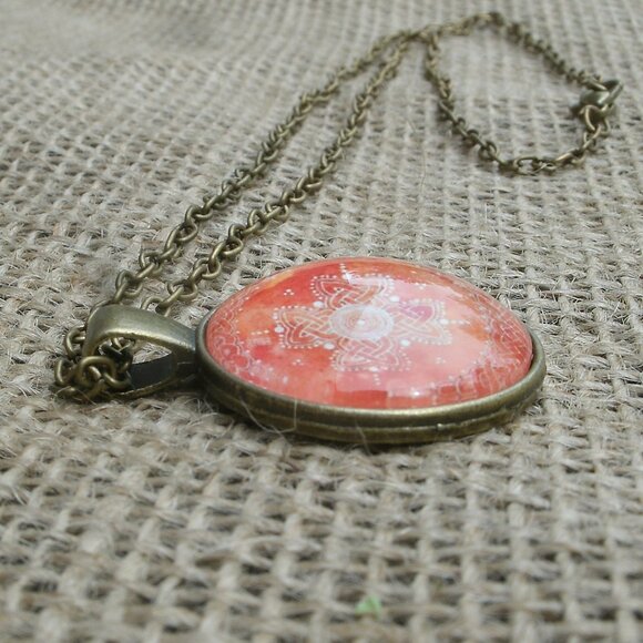 Celtic 4 Directions Knotwork Glass Cabochon Pendant Necklace - Picture 6 of 14